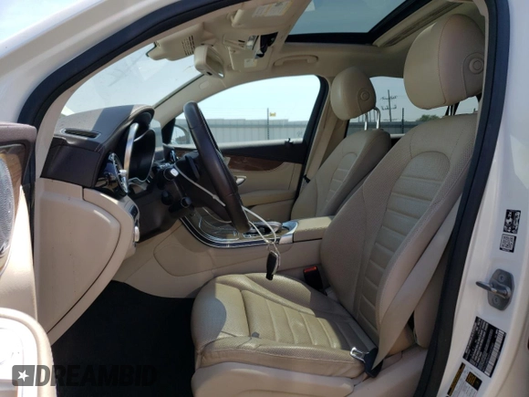 2019 Mercedes-Benz GLC with VIN WDC0J6EB0KF643940, listed as a Copart auction lot 62917773 with 59,282 mi miles. Bid and sale history available at carsss.com. Image 7.