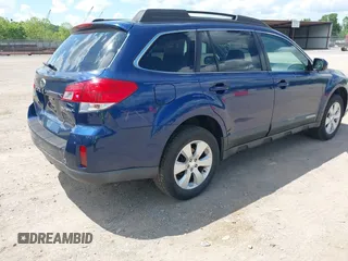 2010 Subaru Outback Premium All-Weather Anniversary z VIN 4S4BRCCC8A3313587, wystawiony jako IAAI lot #42202284 z przebiegiem 131 123 mil mil oraz . Historia ofert i sprzedaży dostępna na DreamBid. Obrazek 4.