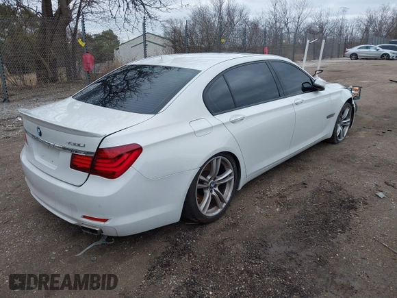 2013 BMW 7 Series 750Li xDrive with VIN WBAYF8C59DD141068, listed as a IAAI auction lot 41868043 with 92,727 mi miles. Bid and sale history available at carsss.com. Image 4.
