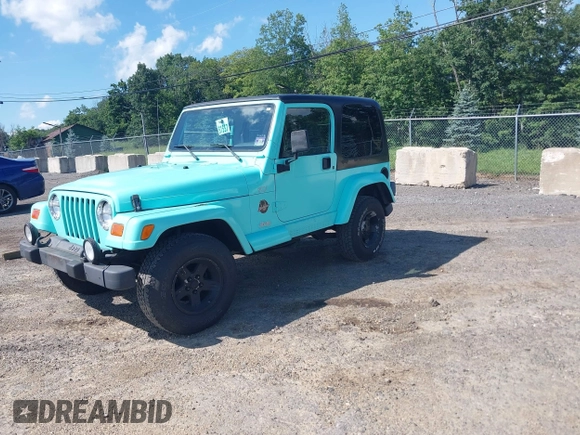 2002 Jeep Wrangler Sahara с VIN 1J4FA59S62P768112, выставлен на аукционе IAAI как лот 42657738 с пробегом 196 571 миль миль и . История ставок и продаж доступна на DreamBid. Изображение 2.