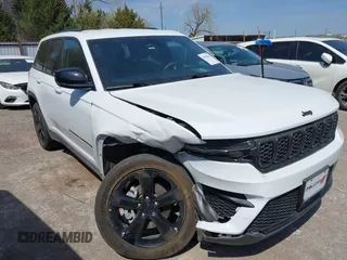 2023 Jeep Grand Cherokee Laredo z VIN 1C4RJHAG2PC538934, wystawiony jako IAAI lot #41902861 z przebiegiem 31 664 mil mil oraz . Historia ofert i sprzedaży dostępna na DreamBid. Obrazek 1.