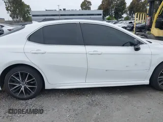 2022 Toyota Camry SE z VIN 4T1G11AK4NU675377, wystawiony jako IAAI lot #42057960 z przebiegiem 46 936 mil mil oraz . Historia ofert i sprzedaży dostępna na DreamBid. Obrazek 14.
