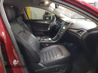 2017 Ford Fusion SE z VIN 3FA6P0HD8HR405800, wystawiony jako IAAI lot #41823918 z przebiegiem 54 034 mil mil oraz . Historia ofert i sprzedaży dostępna na DreamBid. Obrazek 5.