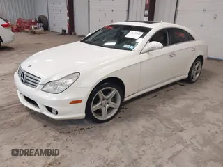 2008 Mercedes-Benz CLS 550 z VIN WDDDJ72XX8A130056, wystawiony jako IAAI lot #42457945 z przebiegiem 111 662 mil mil oraz . Historia ofert i sprzedaży dostępna na DreamBid. Obrazek 2.