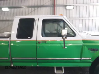 1997 Ford F-250 HD with VIN 1FTHX26F1VEB16291, listed as a IAAI auction lot 42046269 with 324,062 mi miles. Bid and sale history available at carsss.com. Image 13.