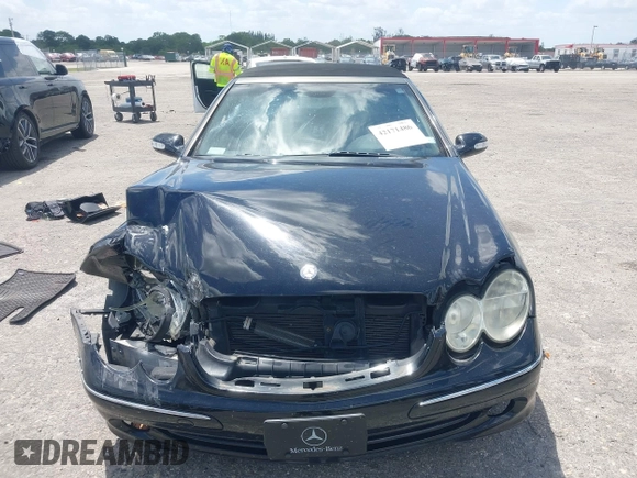 2005 Mercedes-Benz CLK 320 z VIN WDBTK65J85F149075, wystawiony jako IAAI lot #42171486 z przebiegiem 97 231 mil mil oraz . Historia ofert i sprzedaży dostępna na DreamBid. Obrazek 13.