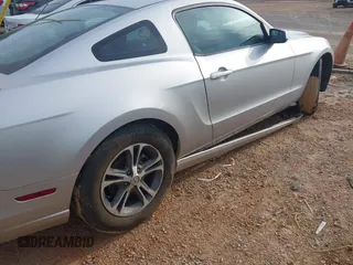 2014 Ford Mustang V6 с VIN 1ZVBP8AM4E5302273, выставлен на аукционе IAAI как лот 42288143 с пробегом 192 690 миль миль и . История ставок и продаж доступна на DreamBid. Изображение 18.