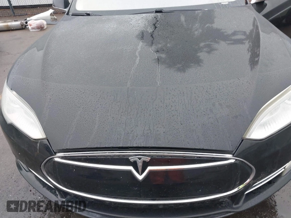 2013 Tesla Model S с VIN 5YJSA1CN0DFP20408, выставлен на аукционе IAAI как лот 41524470 с пробегом Не указан миль и . История ставок и продаж доступна на DreamBid. Изображение 10.