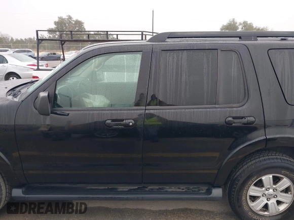 2010 Ford Explorer XLT z VIN 1FMEU6DE5AUA15196, wystawiony jako IAAI lot #41534546 z przebiegiem 86 328 mil mil oraz . Historia ofert i sprzedaży dostępna na DreamBid. Obrazek 15.