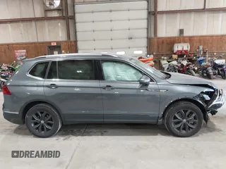 2024 Volkswagen Tiguan SE z VIN 3VVMB7AX5RM057189, wystawiony jako IAAI lot #42435936 z przebiegiem 11 189 mil mil oraz . Historia ofert i sprzedaży dostępna na DreamBid. Obrazek 13.