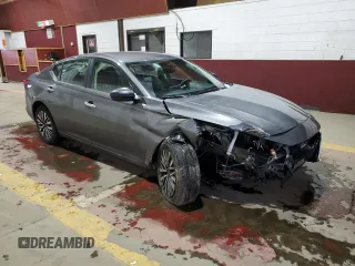 2025 Nissan Altima SV with VIN 1N4BL4DW6SN325916, listed as a Copart auction lot 43332525 with 6,910 mi miles and Salvage Title. Bid and sale history available at DreamBid. Image 4.