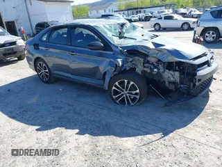 2025 Volkswagen Jetta Sport z VIN 3VWBX7BU9SM017454, wystawiony jako IAAI lot #42123668 z przebiegiem 6 000 mil mil oraz . Historia ofert i sprzedaży dostępna na DreamBid. Obrazek 1.
