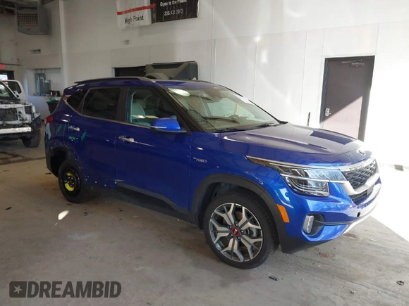 2021 Kia Seltos SX with VIN KNDETCA28M7154385, listed as a IAAI auction lot 41533749 with 34,973 mi miles. Bid and sale history available at carsss.com. Image 1.