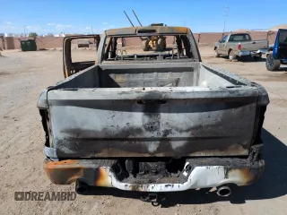 2018 Ram 1500 Express z VIN 1C6RR7FT3JS136868, wystawiony jako Copart lot #53702285 z przebiegiem Nie podano mil oraz Nie do naprawy • Non repairable. Historia ofert i sprzedaży dostępna na DreamBid. Obrazek 6.