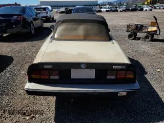 1983 Alfa Romeo Spider Veloce z VIN ZARBA5419D1016371, wystawiony jako Copart lot #71136854 z przebiegiem 78 432 mil mil oraz Szkody całkowita. Historia ofert i sprzedaży dostępna na DreamBid. Obrazek 6.
