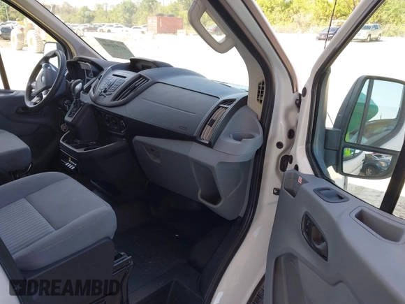2019 Ford Transit z VIN 1FTYR2YM5KKA41176, wystawiony jako IAAI lot #41594906 z przebiegiem 76 637 mil mil oraz . Historia ofert i sprzedaży dostępna na DreamBid. Obrazek 5.
