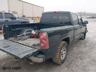 2006 Chevrolet Silverado 1500 LT2 with VIN 2GCEC13Z761319227, listed as a IAAI auction lot 41791080 with 302,075 mi miles. Bid and sale history available at carsss.com. Image 4.