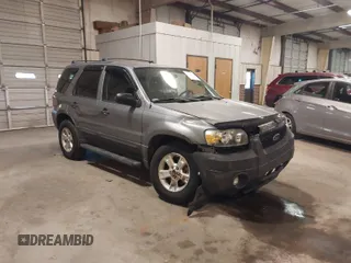 2007 Ford Escape XLT with VIN 1FMYU93167KB35526, listed as a IAAI auction lot 41364037 with 145,594 mi miles. Bid and sale history available at carsss.com. Image 1.