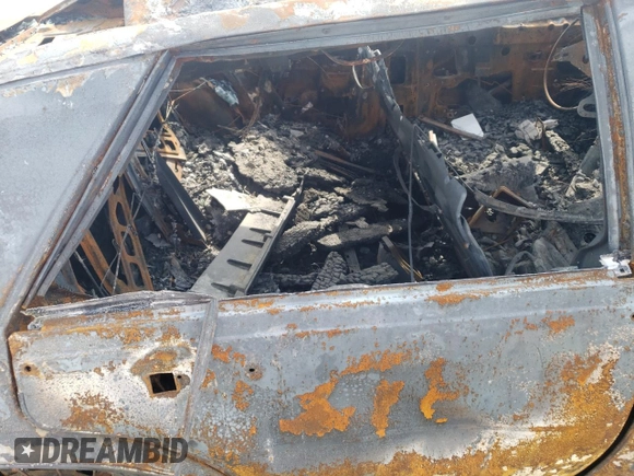 1985 Cadillac Seville z VIN 1G6KS6988FE825863, wystawiony jako Copart lot #52723115 z przebiegiem Nie podano mil oraz Szkoda całkowita • Salvage title. Historia ofert i sprzedaży dostępna na DreamBid. Obrazek 10.