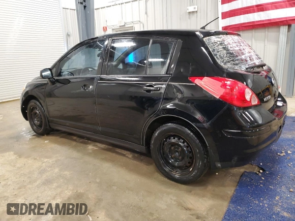2008 Nissan Versa S z VIN 3N1BC13E48L363352, wystawiony jako Copart lot #50591665 z przebiegiem 204 311 mil mil oraz Szkoda całkowita • Salvage title. Historia ofert i sprzedaży dostępna na DreamBid. Obrazek 2.