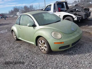 2008 Volkswagen New Beetle Coupe S with VIN 3VWPW31C58M520157, listed as a IAAI auction lot 41580195 with 1 mi miles. Bid and sale history available at carsss.com. Image 1.