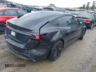 2024 Tesla Model 3 z VIN 5YJ3E1EAXRF860931, wystawiony jako IAAI lot #41760589 z przebiegiem 12 273 mil mil oraz . Historia ofert i sprzedaży dostępna na DreamBid. Obrazek 4.