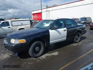 2001 Ford Crown Victoria Police Pkg Police Interceptor with VIN 2FAFP71W81X147404, listed as a IAAI auction lot 41932255 with NaN miles. Bid and sale history available at carsss.com. Image 17.