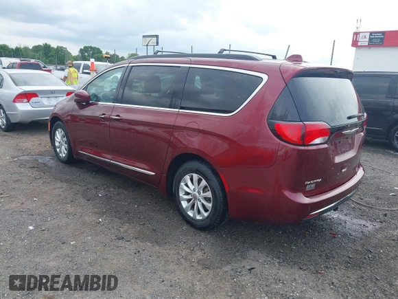 2017 Chrysler Pacifica Touring L z VIN 2C4RC1BG0HR702383, wystawiony jako IAAI lot #42124646 z przebiegiem 141 704 mil mil oraz . Historia ofert i sprzedaży dostępna na DreamBid. Obrazek 3.