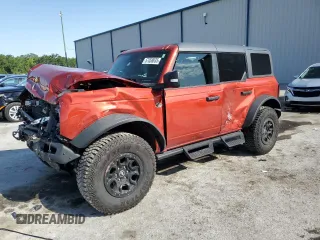 2024 Ford Bronco Wildtrak z VIN 1FMEE2BP4RLB23952, wystawiony jako Copart lot #57058835 z przebiegiem 12 180 mil mil oraz Nie do naprawy. Historia ofert i sprzedaży dostępna na DreamBid. Obrazek 1.