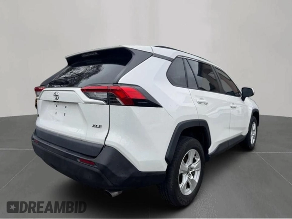 2021 Toyota RAV4 XLE with VIN 2T3W1RFV4MC139243, listed as a Copart auction lot 54453785 with 1 mi miles and Clean Title. Bid and sale history available at carsss.com. Image 4.