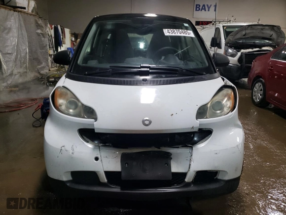 2009 Smart fortwo Pure z VIN WMEEJ31X69K258431, wystawiony jako Copart lot #43870485 z przebiegiem 64 935 mil mil oraz Szkoda całkowita • Salvage title. Historia ofert i sprzedaży dostępna na DreamBid. Obrazek 5.