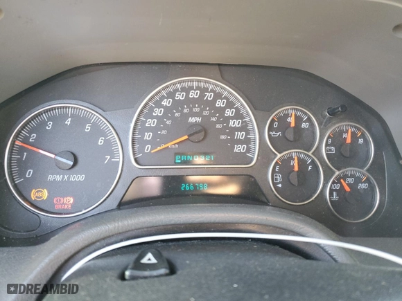 2004 GMC Envoy XL SLT with VIN 1GKES16S746103051, listed as a Copart auction lot 83681524 with 266,798 mi miles and Clean Title. Bid and sale history available at carsss.com. Image 9.