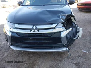 2018 Mitsubishi Outlander SE z VIN JA4AD3A32JJ003961, wystawiony jako IAAI lot #42297776 z przebiegiem 164 117 mil mil oraz . Historia ofert i sprzedaży dostępna na DreamBid. Obrazek 13.