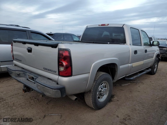 2004 Chevrolet Silverado 2500 Crew Cab LS with VIN 1GCGC23U44F183017, listed as a Copart auction lot 44330035 with 182,195 mi miles and Salvage Title. Bid and sale history available at carsss.com. Image 3.