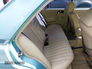 1991 Mercedes-Benz 190 z VIN WDBDA29D0MF832696, wystawiony jako IAAI lot #41796176 z przebiegiem 197 693 mil mil oraz . Historia ofert i sprzedaży dostępna na DreamBid. Obrazek 8.