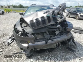 2018 Jeep Cherokee Latitude Tech Connect with VIN 1C4PJLCB1JD605455, listed as a Copart auction lot 61085135 with 117,195 mi miles and Salvage title. Bid and sale history available at DreamBid. Image 5.