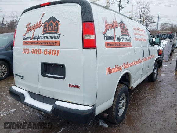 2012 GMC Savana Cargo Van with VIN 1GTZ7TBG1C1198262, listed as a IAAI auction lot 41544120 with 178,651 mi miles. Bid and sale history available at carsss.com. Image 4.