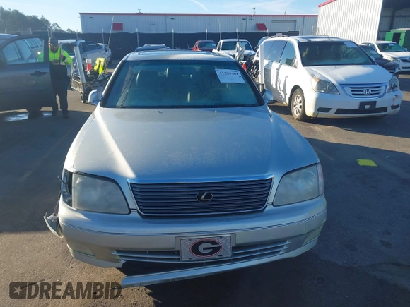 2000 Lexus LS 400 with VIN JT8BH28F9Y0181339, listed as a IAAI auction lot 41589304 with 252,625 mi miles. Bid and sale history available at carsss.com. Image 12.