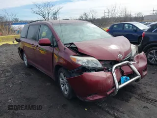 2014 Toyota Sienna LE AAS with VIN 5TDKK3DC3ES411177, listed as a IAAI auction lot 41650472 with 25,000 mi miles. Bid and sale history available at carsss.com. Image 1.