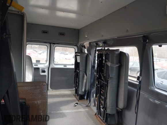 2007 Ford Econoline Cargo Commercial with VIN 1FTNS24W07DB24752, listed as a IAAI auction lot 41710324 with 239,084 mi miles and . Bid and sale history available at DreamBid. Image 8.