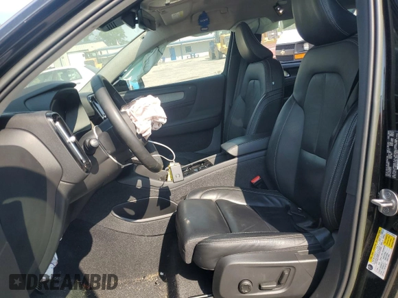 2023 Volvo XC40 Plus Dark Theme с VIN YV4L12UW0P2069853, выставлен на аукционе Copart как лот 57647985 с пробегом 16 252 миль миль и Списание • Salvage title. История ставок и продаж доступна на DreamBid. Изображение 7.