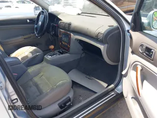 2003 Volkswagen Passat GLX z VIN WVWYH63B43E326130, wystawiony jako IAAI lot #42380050 z przebiegiem 156 338 mil mil oraz . Historia ofert i sprzedaży dostępna na DreamBid. Obrazek 5.