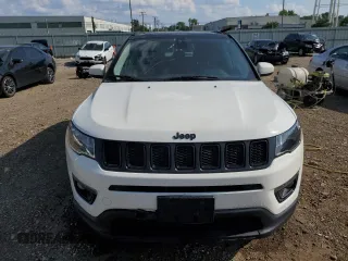 2019 Jeep Compass Latitude z VIN 3C4NJDBB2KT696732, wystawiony jako Copart lot #60519335 z przebiegiem 85 436 mil mil oraz Szkoda całkowita • Salvage title. Historia ofert i sprzedaży dostępna na DreamBid. Obrazek 5.