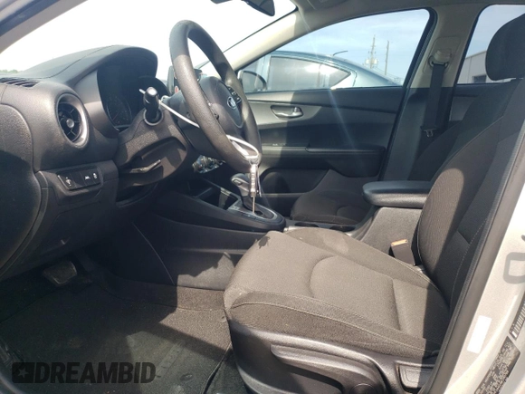2021 Kia Forte LXS with VIN 3KPF24AD2ME290798, listed as a Copart auction lot 61677625 with 100,333 mi miles and Non repairable. Bid and sale history available at DreamBid. Image 7.