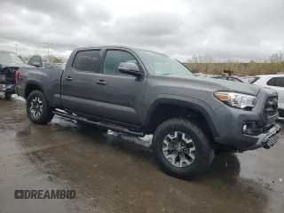 2017 Toyota Tacoma SR5 z VIN 3TMDZ5BN1HM030372, wystawiony jako Copart lot #54547985 z przebiegiem 67 663 mil mil oraz Szkoda całkowita • Salvage title. Historia ofert i sprzedaży dostępna na DreamBid. Obrazek 4.