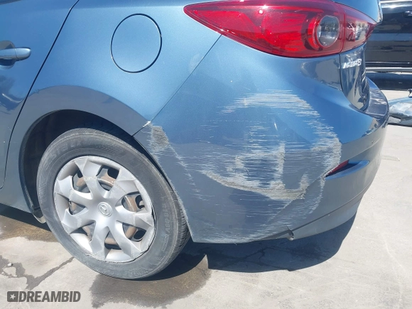2014 Mazda Mazda3 i Sport with VIN JM1BM1U7XE1192670, listed as a IAAI auction lot 41991826 with 98,987 mi miles. Bid and sale history available at carsss.com. Image 17.
