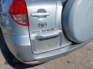2007 Toyota RAV4 with VIN JTMZD33V775051349, listed as a IAAI auction lot 41647190 with 148,906 mi miles. Bid and sale history available at carsss.com. Image 6.