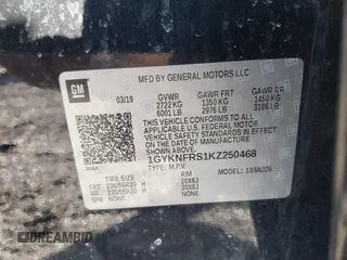 2019 Cadillac XT5 Premium Luxury AWD z VIN 1GYKNFRS1KZ250468, wystawiony jako IAAI lot #41764152 z przebiegiem 107 918 mil mil oraz . Historia ofert i sprzedaży dostępna na DreamBid. Obrazek 9.