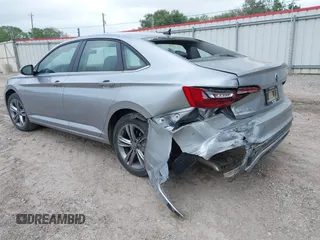 2024 Volkswagen Jetta SE z VIN 3VW7M7BU9RM012652, wystawiony jako IAAI lot #41911472 z przebiegiem 47 151 mil mil oraz . Historia ofert i sprzedaży dostępna na DreamBid. Obrazek 3.