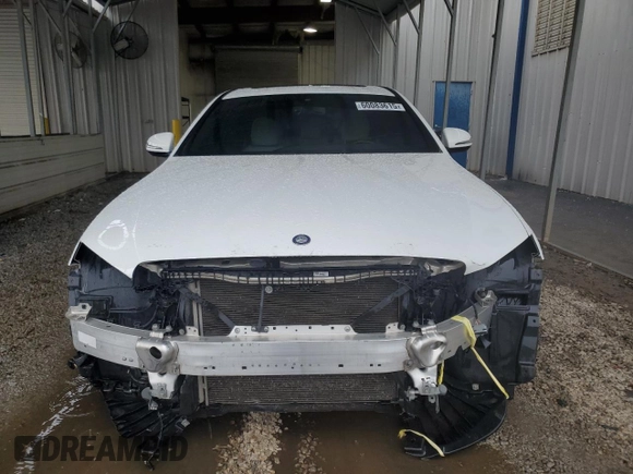 2017 Mercedes-Benz E 300 Luxury with VIN WDDZF4JBXHA108666, listed as a Copart auction lot 60083615 with 84,705 mi miles and Salvage title. Bid and sale history available at DreamBid. Image 5.